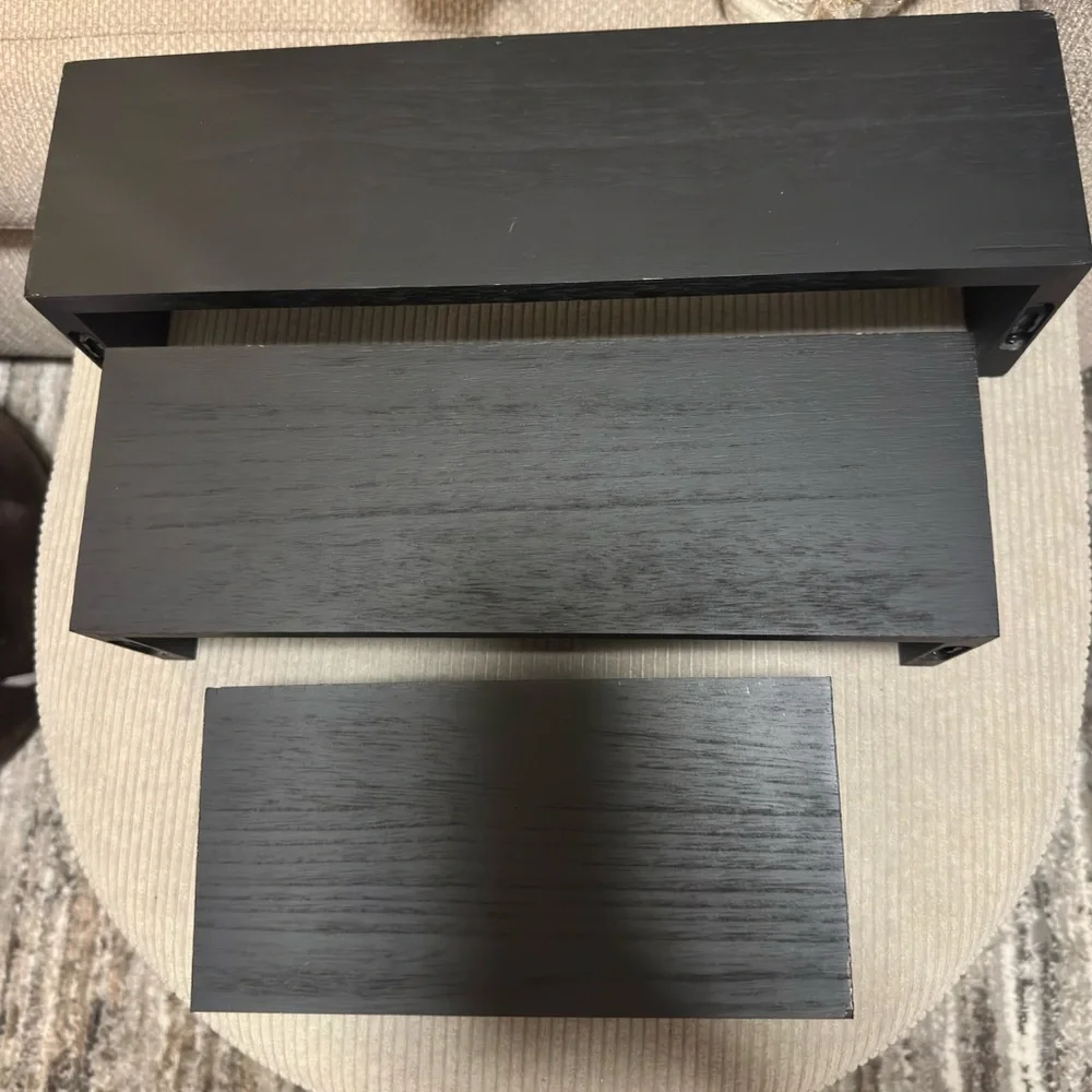 Set of 3 floating shelves NIB